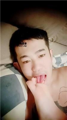 【七奶奶】舔女友的脚丫 JS250323-31