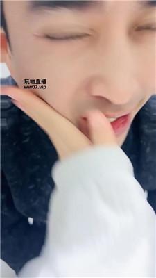 【刘二狗】开发路人-小白鞋白袜-脚下喂食 JS250402-4