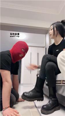 【十二岁】情侣主脏鞋臭袜子玩虐绿帽【双视角版】 bf52290