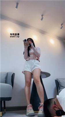 【妮蔻】脚下喂食-板鞋船袜插嘴虐 bf52383
