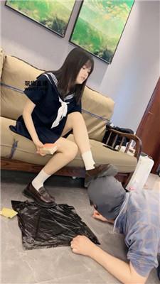【素人抽水机】皮鞋白袜踩踏喂食 bf52422