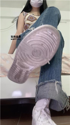 【猫主】运动鞋踢裆碾压炸    250417-10