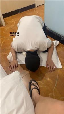 【小凤梨】磕头求舔纹身小妹的脚  JS250419-9