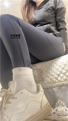 【兔牙】瑜伽裤偷窥视角炸    250423-28