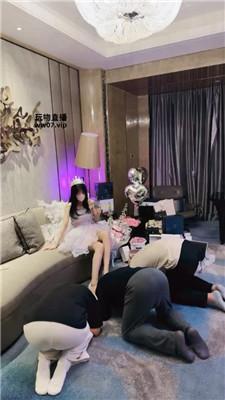 【维妮】生日全家奴跪拜 JS250424-27