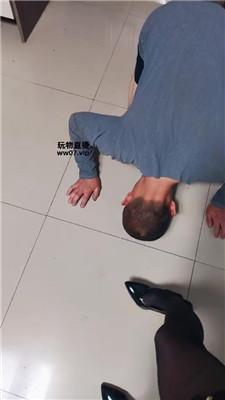 【诗诗】高跟黑丝脚下踩虐 bf53168
