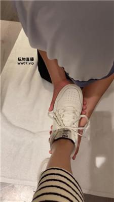 【芷涵】闻舔素人的脏鞋 JS250511-4