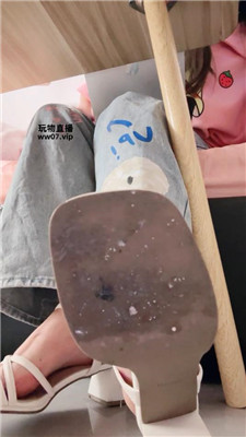 【黑兔】桌底视角    250509-3
