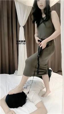 【绾绾】肉丝脚踩踏鞭打-强制圣水 JS250515-15