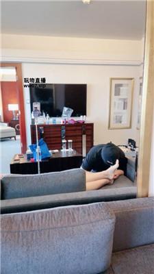 【夏芙】偷舔模特酸臭脚丫 JS250517-8