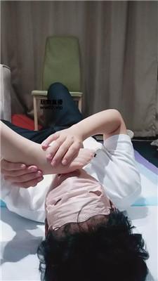 【羽唯】玉足踢裆恋足舔 JS250520-23