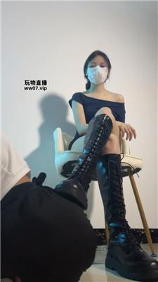 【甜恬】胯下羞辱-脏长靴狗舌清理 JS250521-13