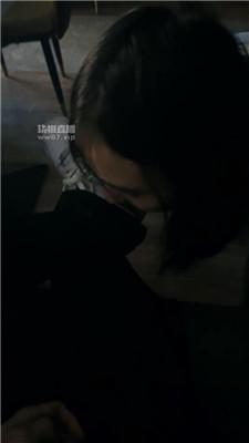 【奶味小仙女】户外餐厅小白鞋踩狗 JS250604-31