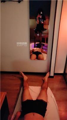 【米小唐】黑丝美腿踩地毯奴 JS250610-12