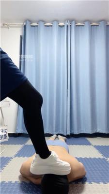 【林珥】重度虐乳-小白鞋踩踏-转胯狗爬 bf54519