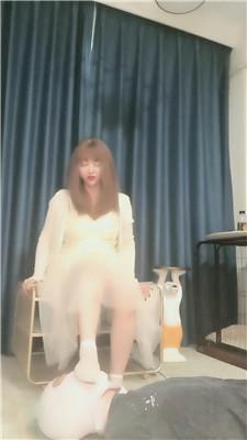 【魔鬼天使】白丝碾压踩地毯奴【双视角版】 JS250626-30