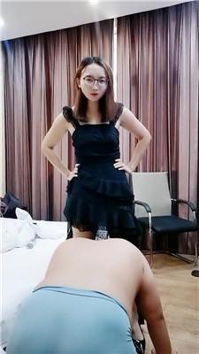 【阿雅】跪舔酸臭肉丝脚-掐乳 bf55856