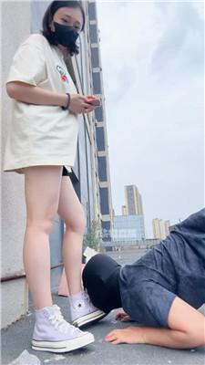 【小妮】户外-高帮连环踢裆-闻鞋袜羞辱 JS250730-18
