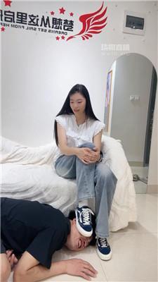 【刘二狗】素人S-脏鞋白袜踩-耳光 JS250803-27