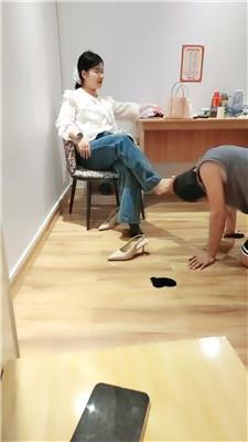 【晓婷】拴狗链-品尝主人的原味黑丝 JS250808-12