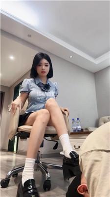 【兮皇】原味白袜+黑丝踩虐骚奴 bf57482