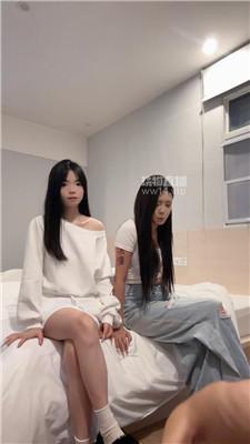 【恩恩】双S-纹身小妹的脚下奴【双视角版】 JS250920-22