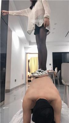 【怡怡】妹妹看我怎么调奴 JS250926-33
