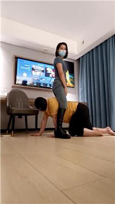 【芒果】闻着臭鞋臭脚发骚 JS251001-4