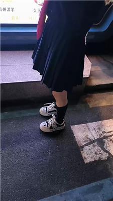 【素人饮水机】开发陪酒小妹做S JS251013-44
