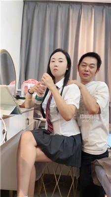 【小骚】脚下伺候主子化妆 JS251016-10