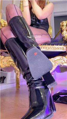 【玥樾】靴子炸爬进来    251017-41