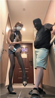 【鹿可】高跟美腿踩虐地毯奴 bf58493