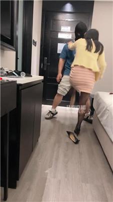 【狠心小妈】高跟黑丝踩虐绿帽[下] JS251102-36