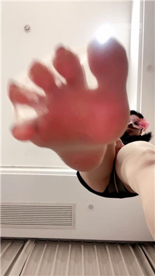 【红颜】胯下诱惑    251129-18