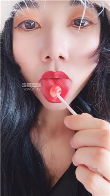 【兔粉粉】棒棒糖想吃吗    251202-21