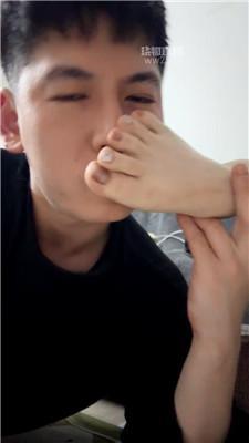【心伊的大宝宝】臭脚丫恋足狂舔 JS260319-32