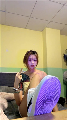 【懒猫大王】脏鞋白袜裸足    260329-21