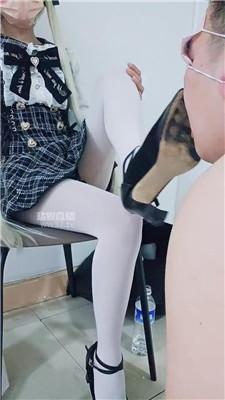 【艺酱】调教无脑贱狗初次圣水 JS260411-28
