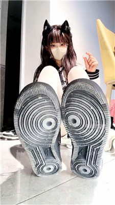 【奶味小仙女】沉浸式白棉袜踩踏摩擦    260422-8