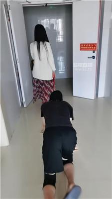 【路西法】楼道迎接妻主回家 JS260427-23