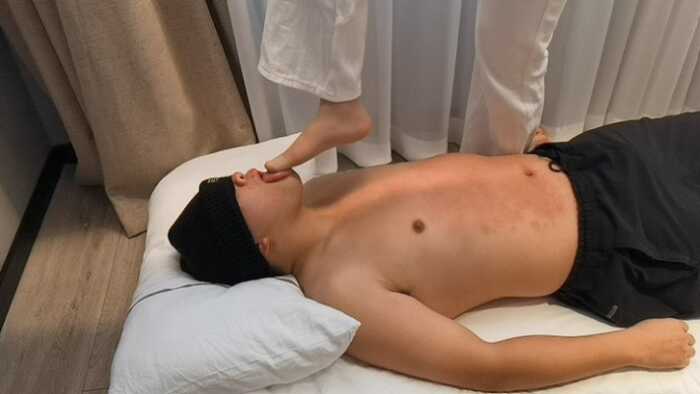 舔肉丝臭脚吐 YC-260608