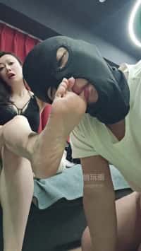 TL65443 咩祖】继续裸足调玩恋足狗37分